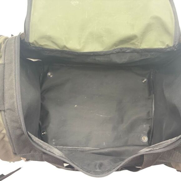 Jeep travel equipment duffel bag, two side pockets, and a large middle pocket vi - Picture 15 of 16